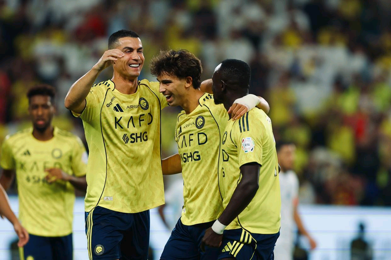 包含集结日塞维利亚主帅复盘法兰克福迎西甲关键赛，风云突变皇家马德里今夜官宣签约瞬间刷屏的词条