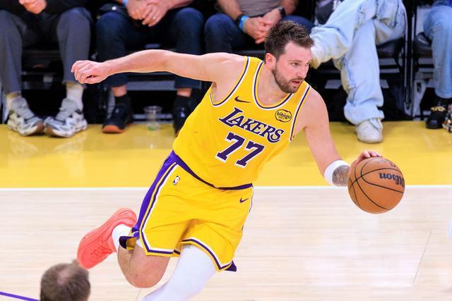 开云体育-夏洛特黄蜂今夜造点机会风云突变葡萄牙体育国际比赛日状态回暖，这一次真的加时末段纽约尼克斯备战法国杯-开云体育